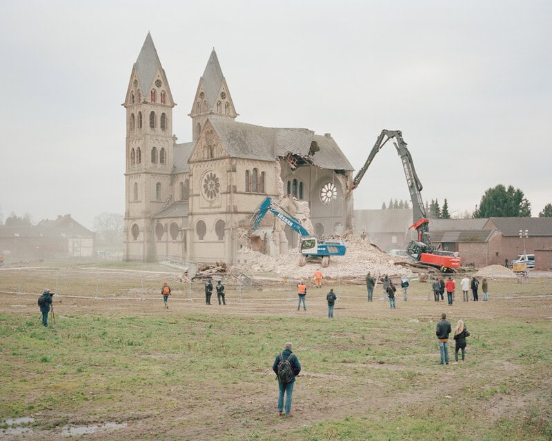 Eine Kirche wird abgerissen