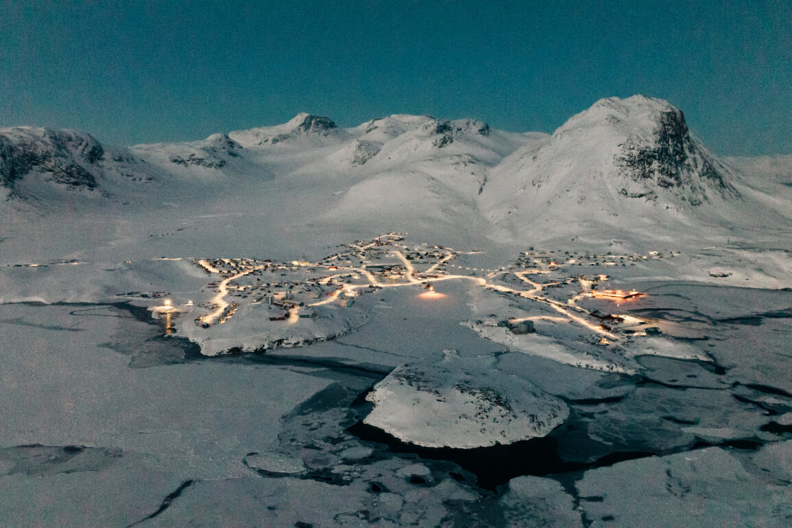 Blick über Narsaq, Grönland. Das Kvanefjeld